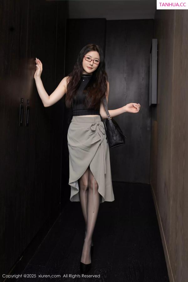 鱼子酱fish  [XiuRen]高清写真图 2025.04.30 No.10231 鱼子酱Fish 印尼旅拍第3张图片